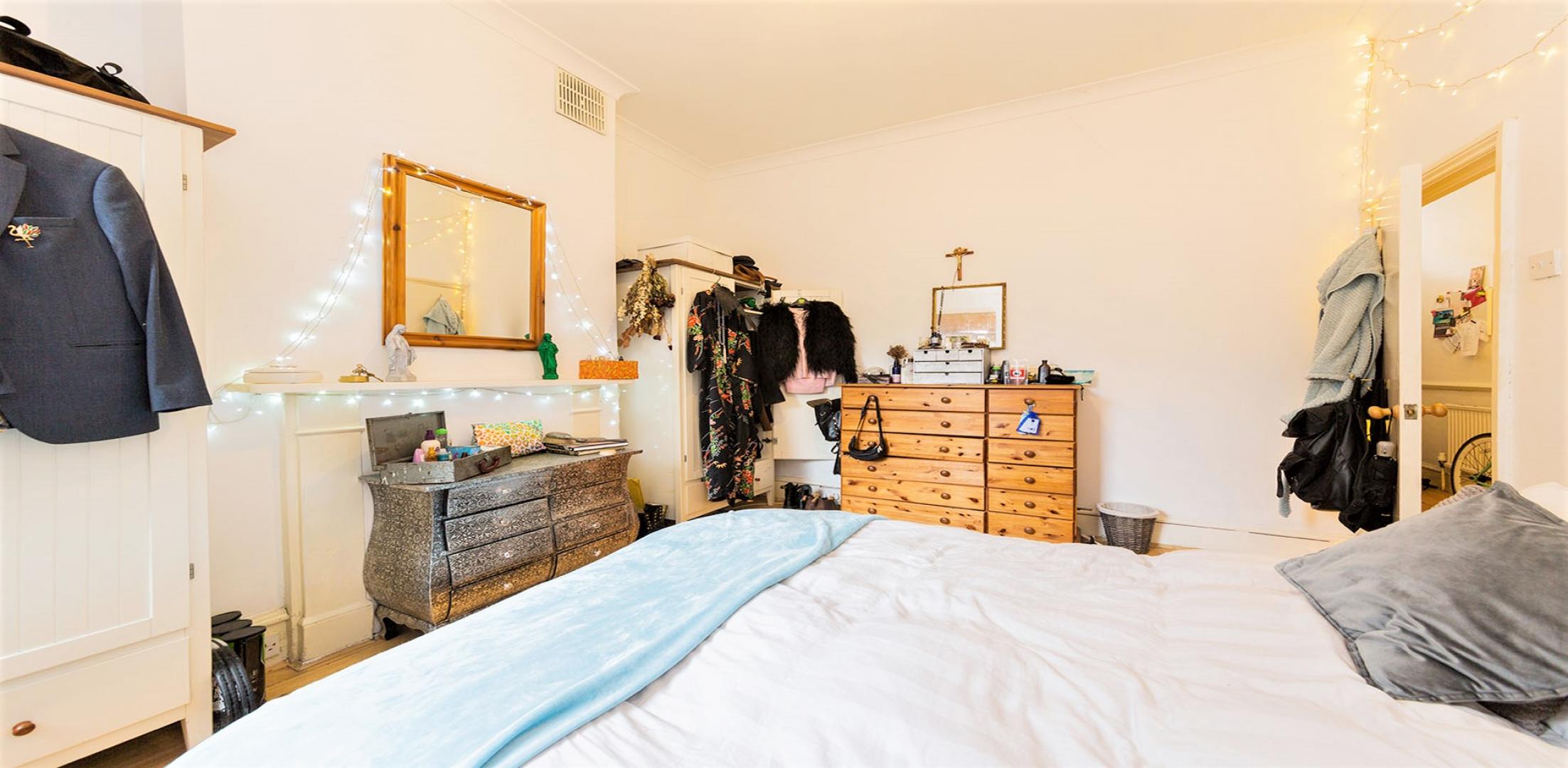 			PRIVATE GARDEN, 1 Bedroom, 1 bath, 1 reception Flat			 Kenilworth Road, KILBURN